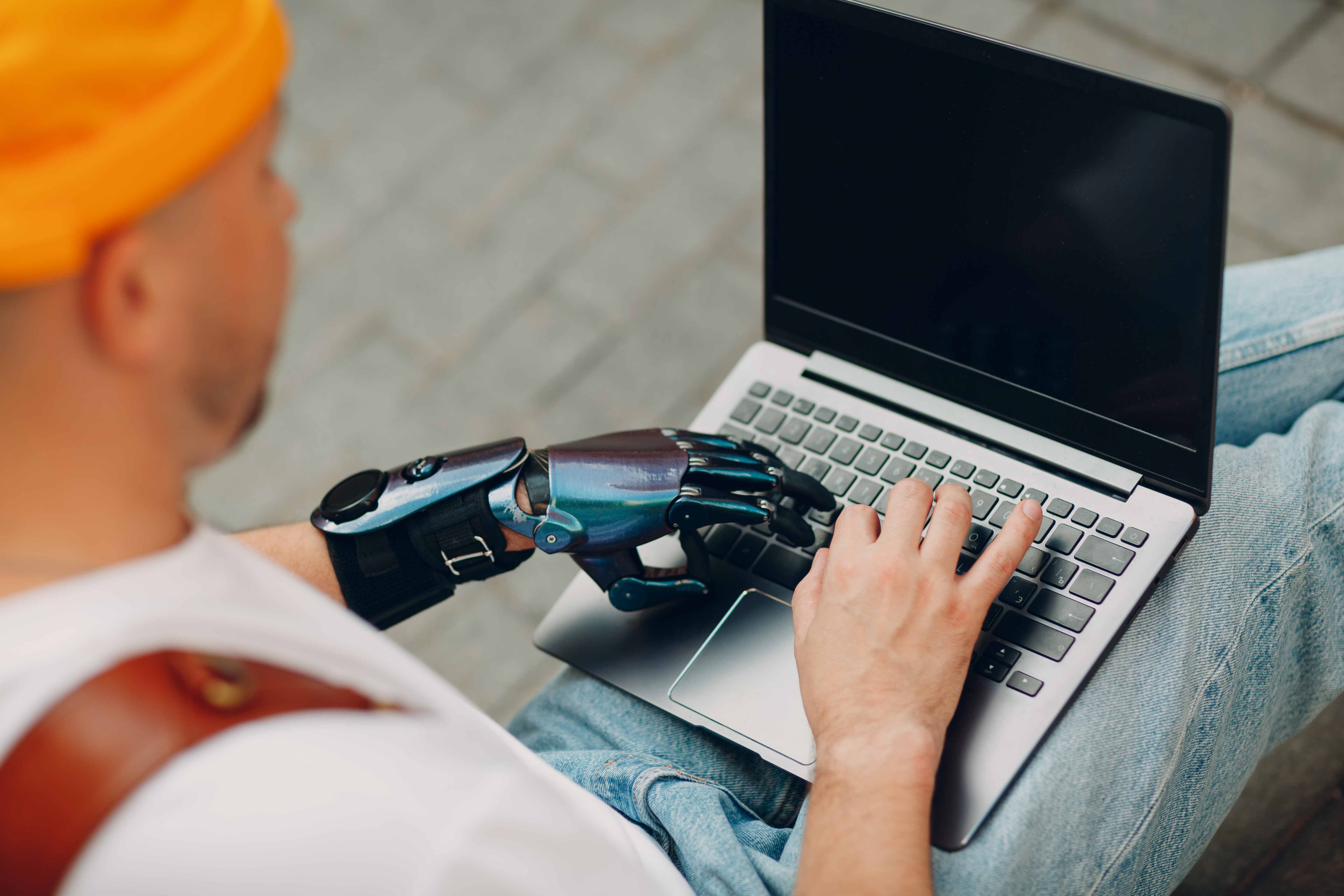 Какие устройства работают с битами и байтами